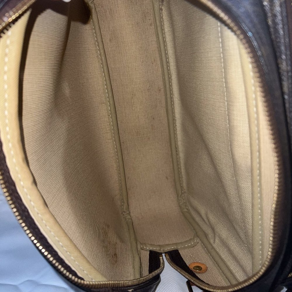 Louis Vuitton (discontinued) Monogram Reporter Bag (Authentic) - Picture 8 of 9